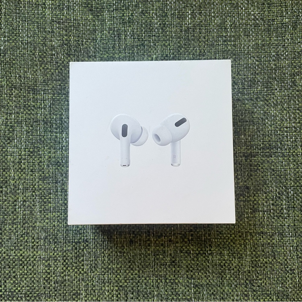 Apple AirPods Pro (Like New)